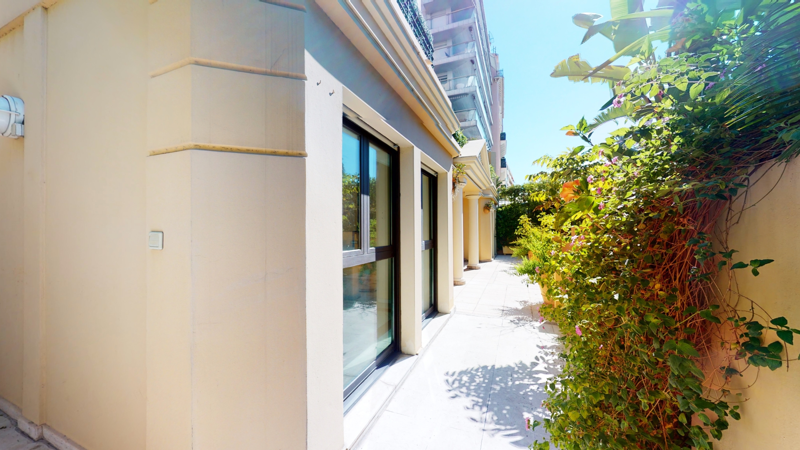 Local Promenade des Anglais