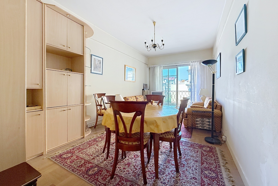 Nice Gambetta appartement traversant