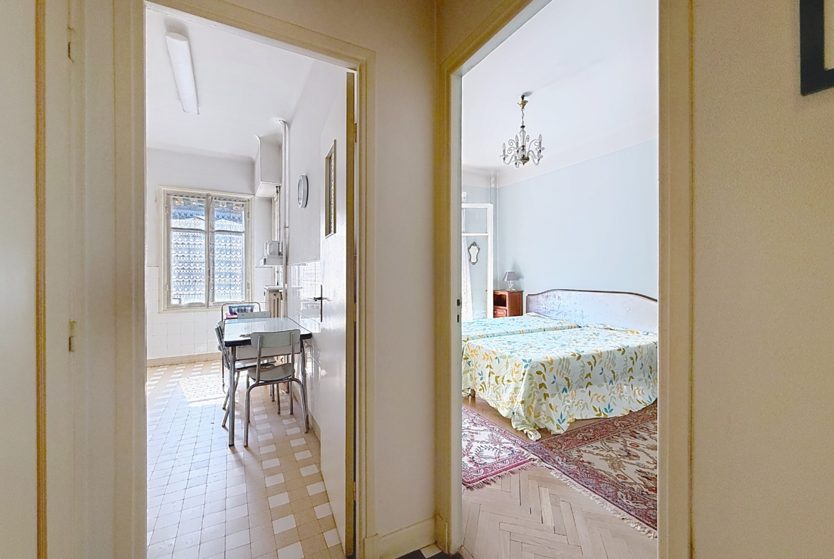 Nice Gambetta appartement traversant
