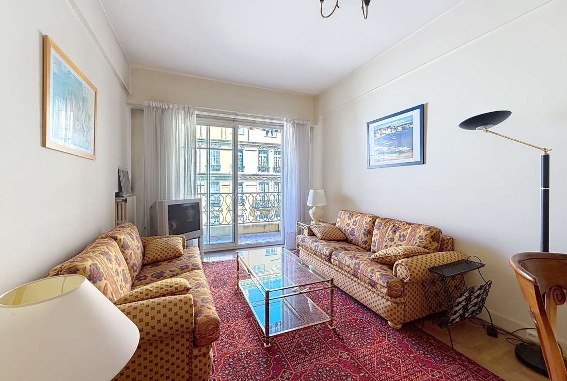 Nice Gambetta appartement traversant