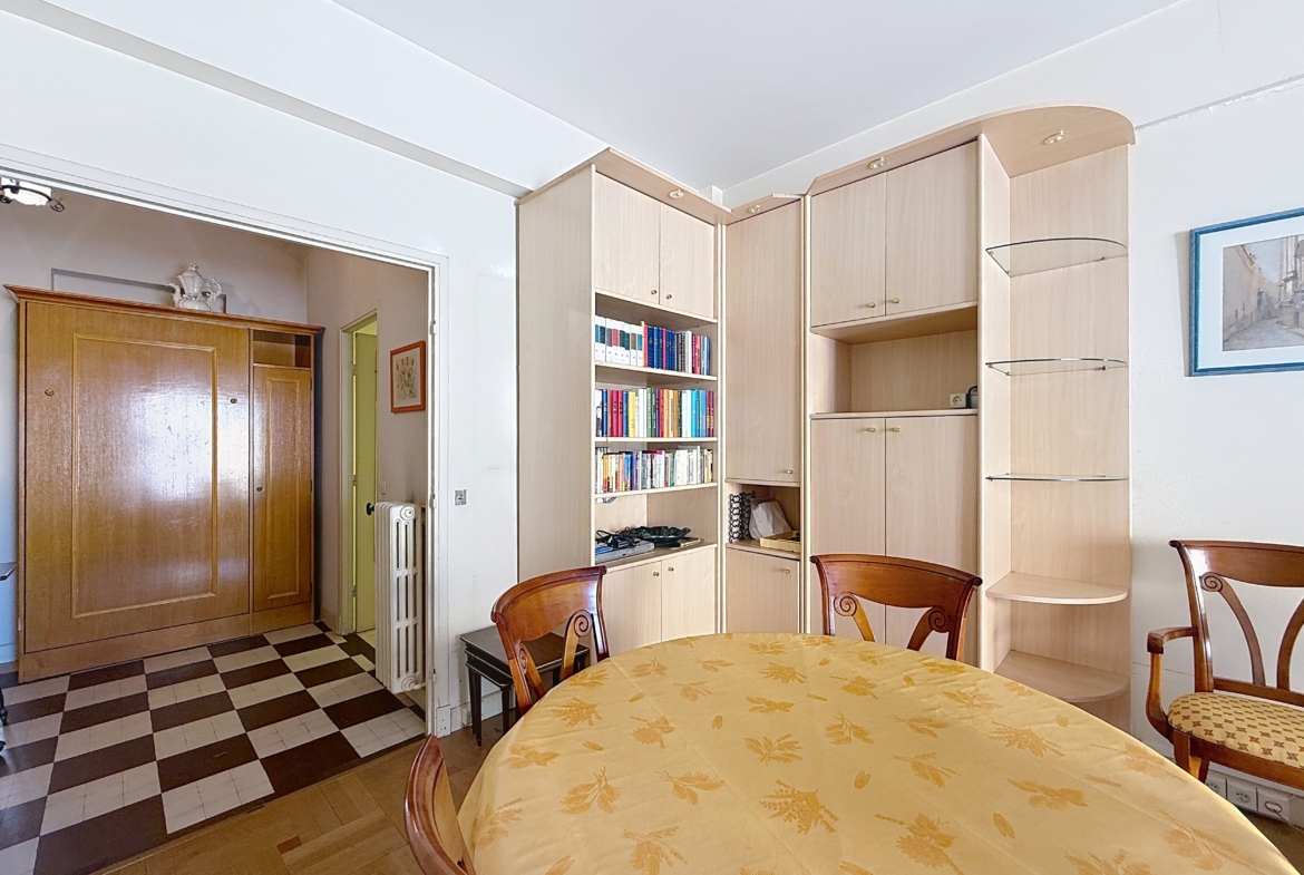 Nice Gambetta appartement traversant