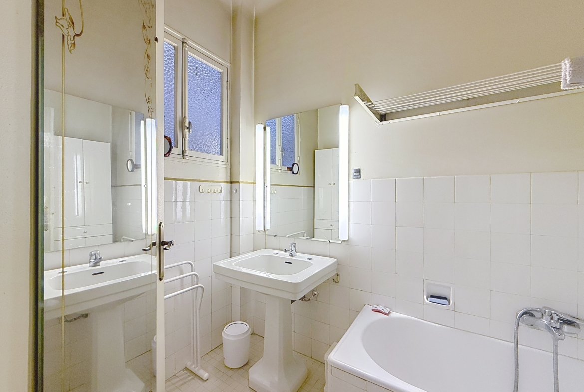 Nice Gambetta appartement traversant