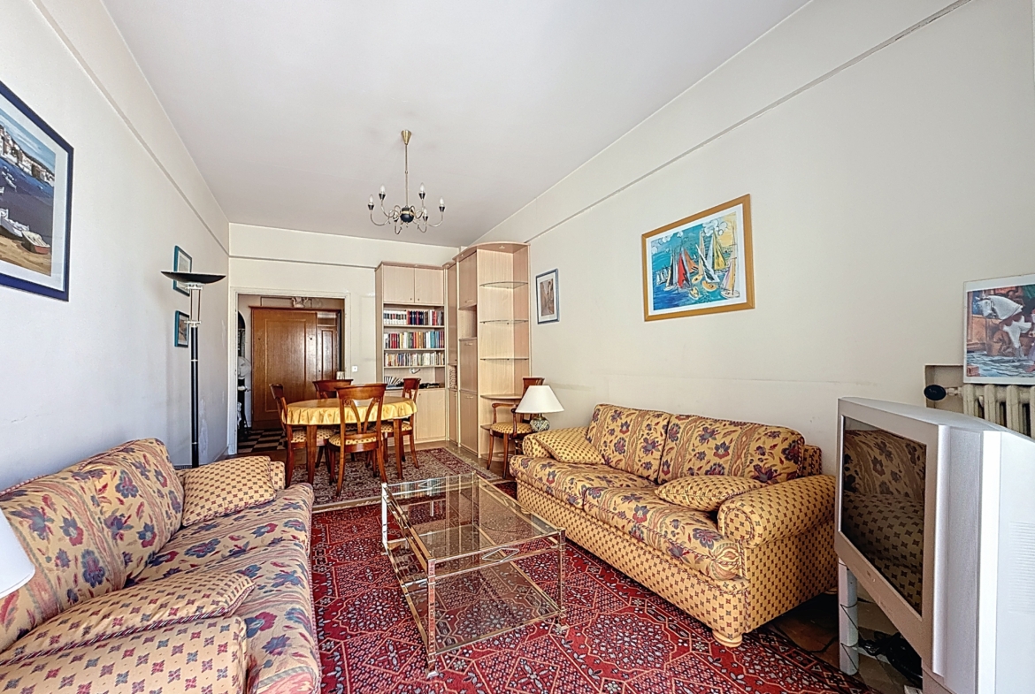 Nice Gambetta appartement traversant