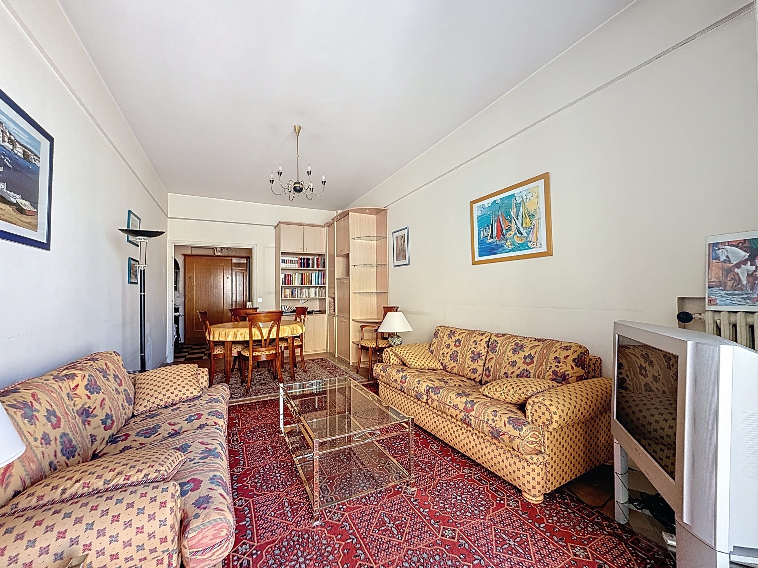 Nice Gambetta appartement traversant