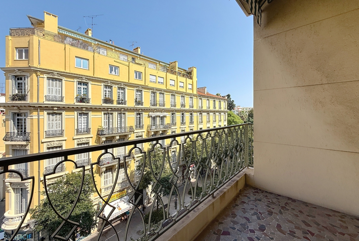 Nice Gambetta appartement traversant