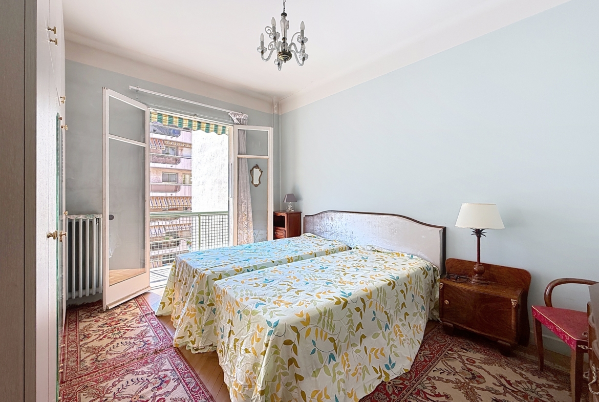 Nice Gambetta appartement traversant