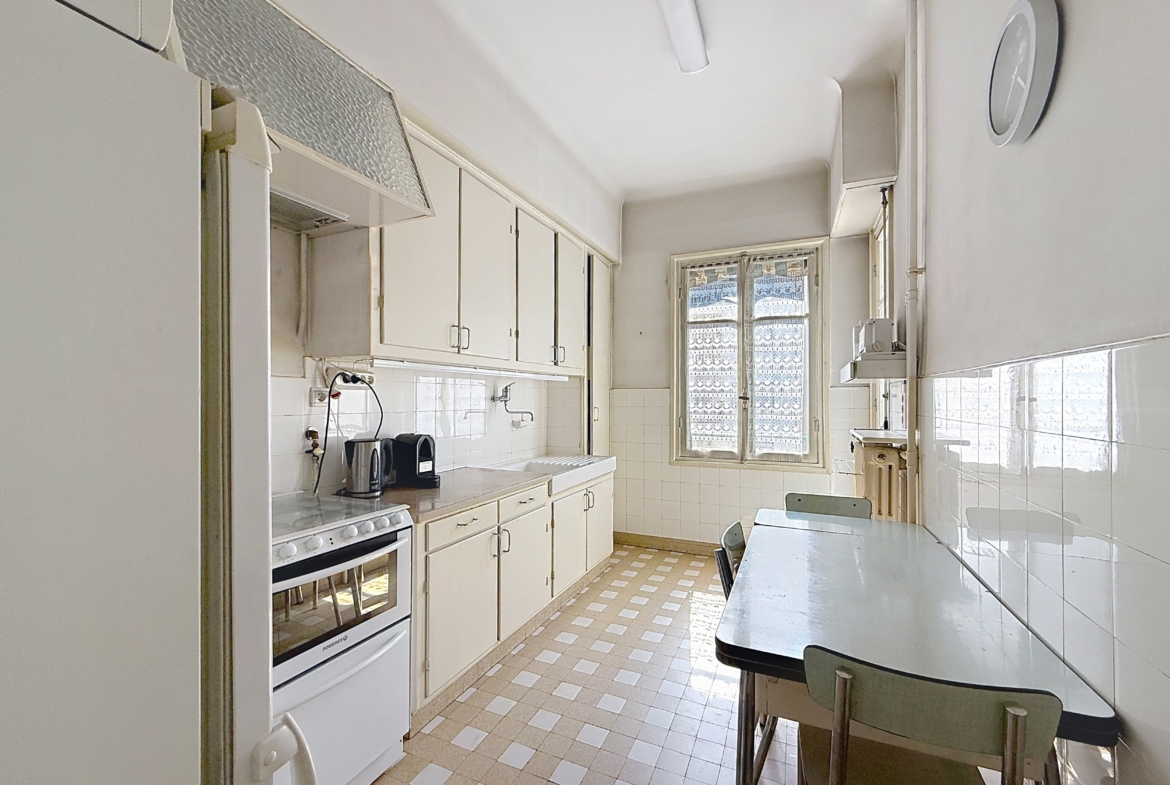 Nice Gambetta appartement traversant