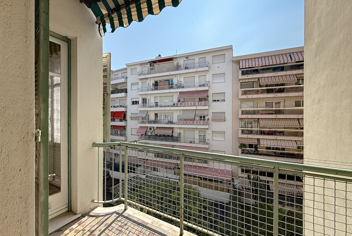 Nice Gambetta appartement traversant