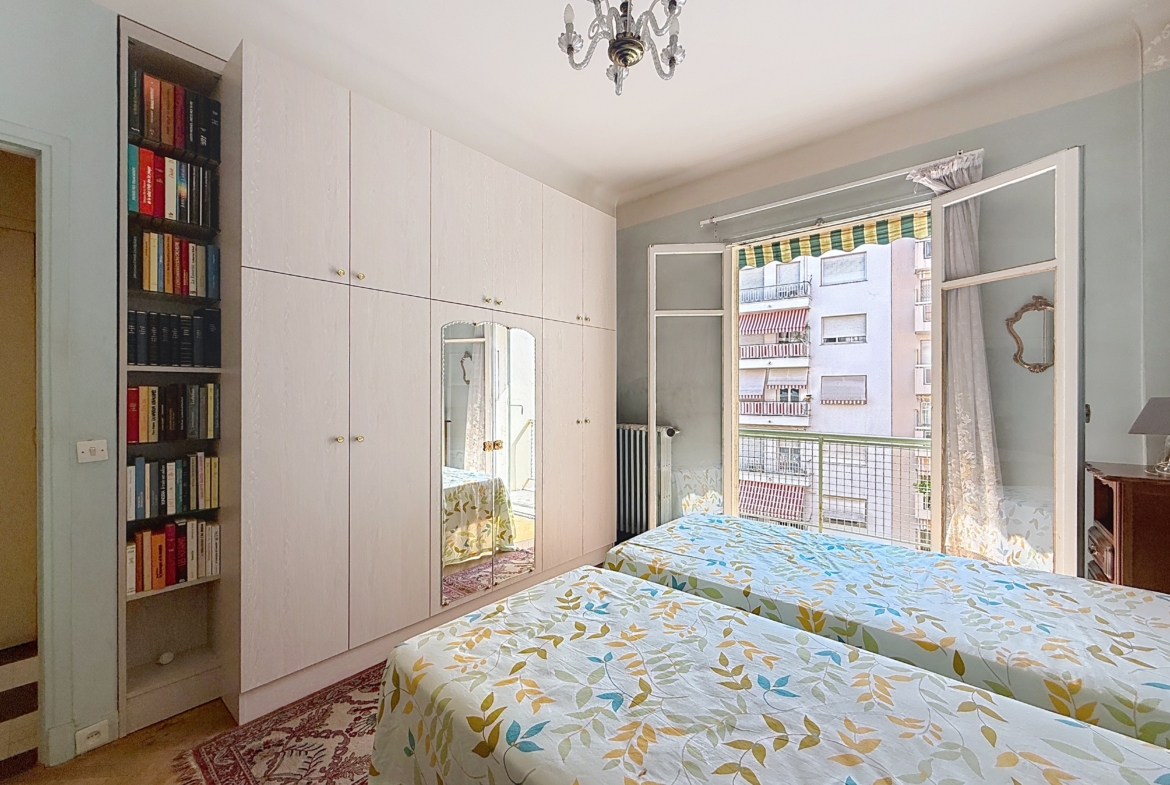 Nice Gambetta appartement traversant