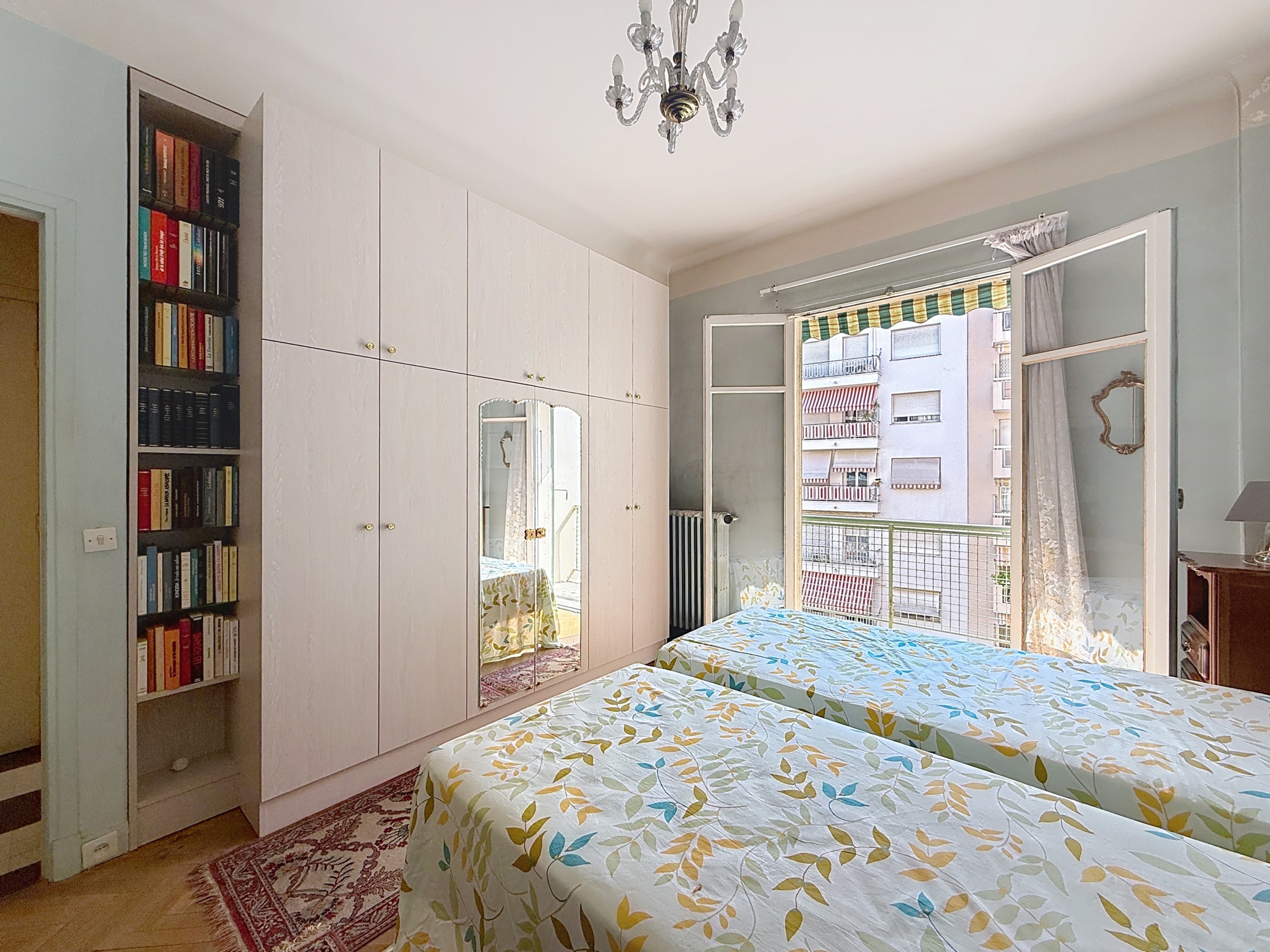 Nice Gambetta appartement traversant