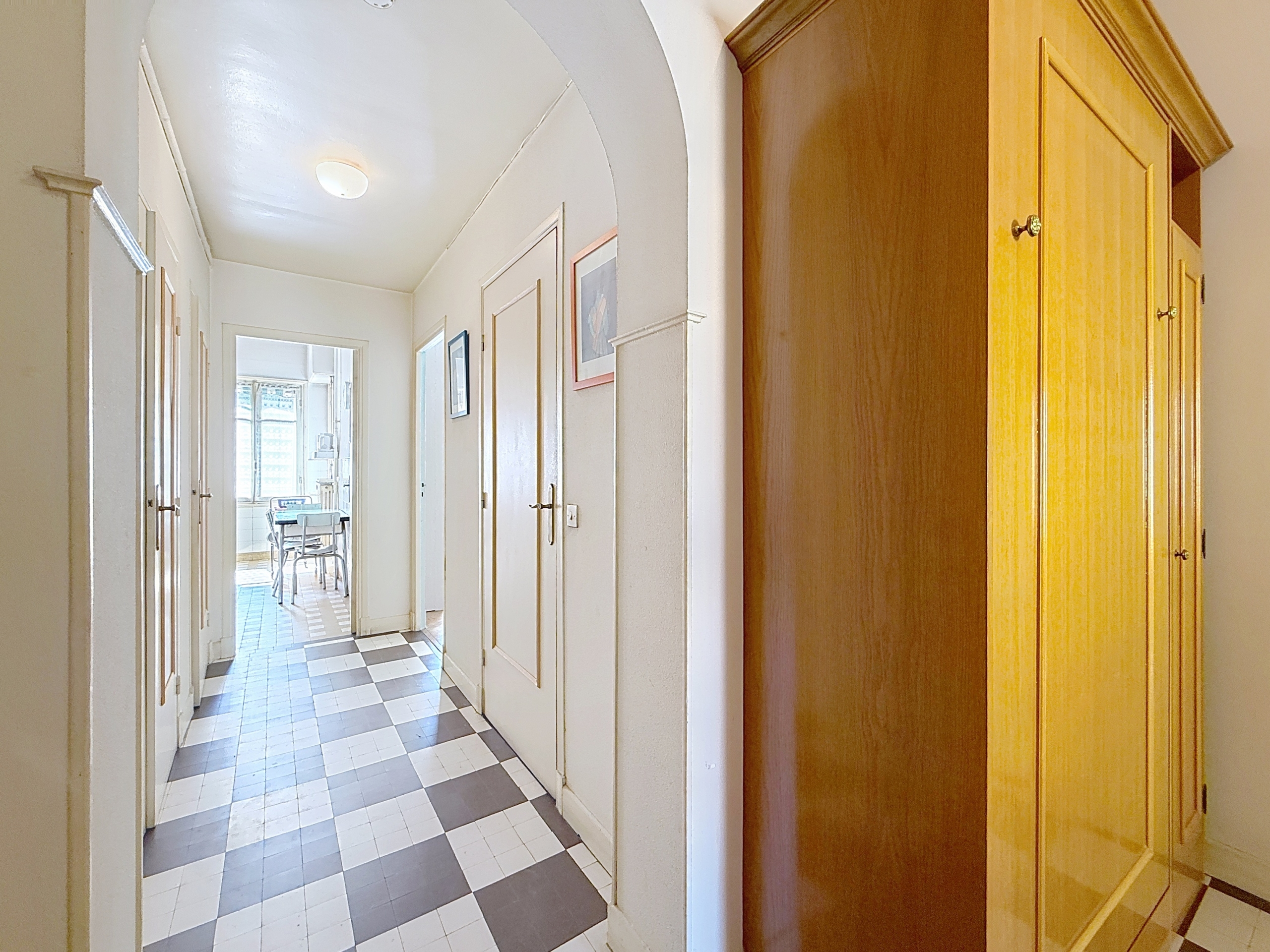 Nice Gambetta appartement traversant