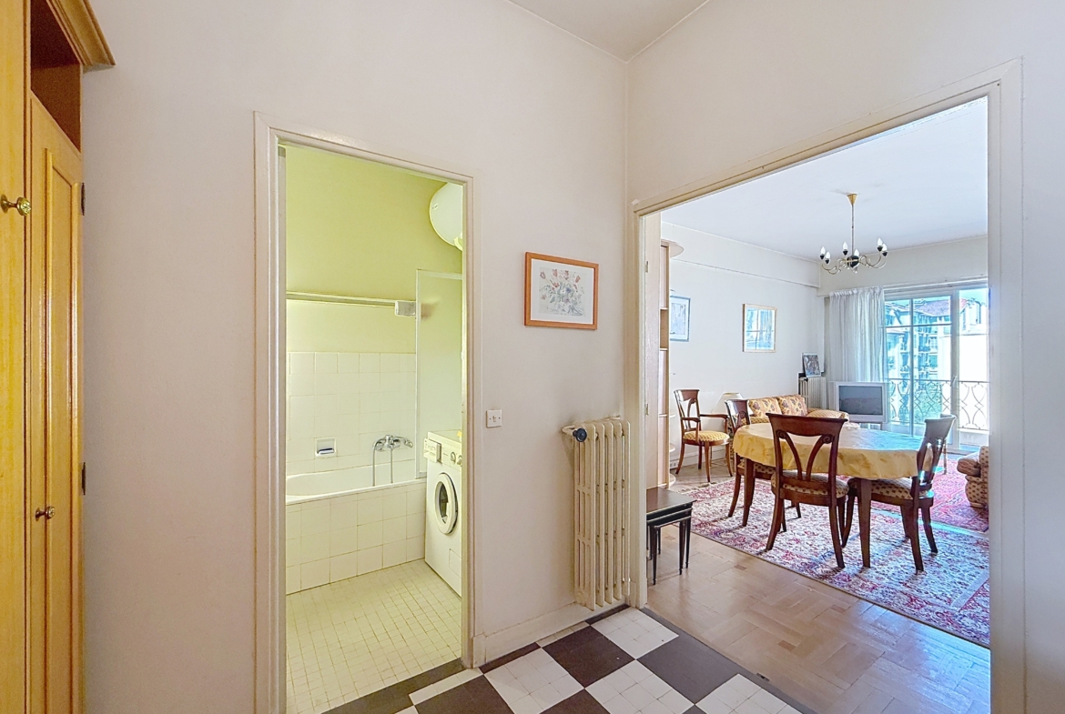 Nice Gambetta appartement traversant