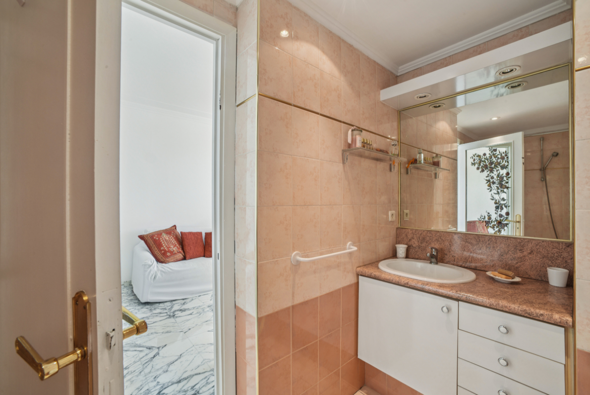 Studio à vendre face mer - Nice Promenade