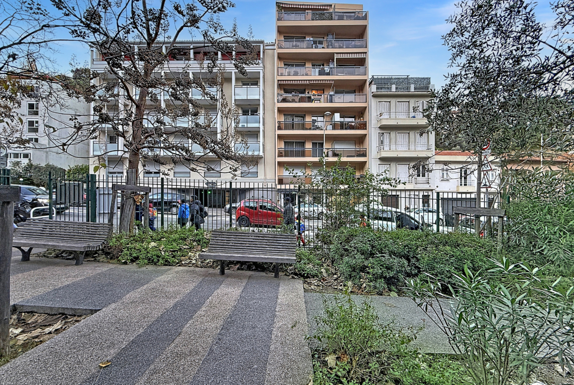 Vente appartement 2 pièces avec terrasse à Nice ouest, quartier Faculté de Lettres
