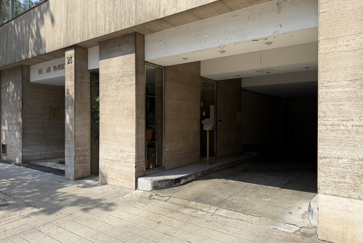 Parking Bel Air Mansions