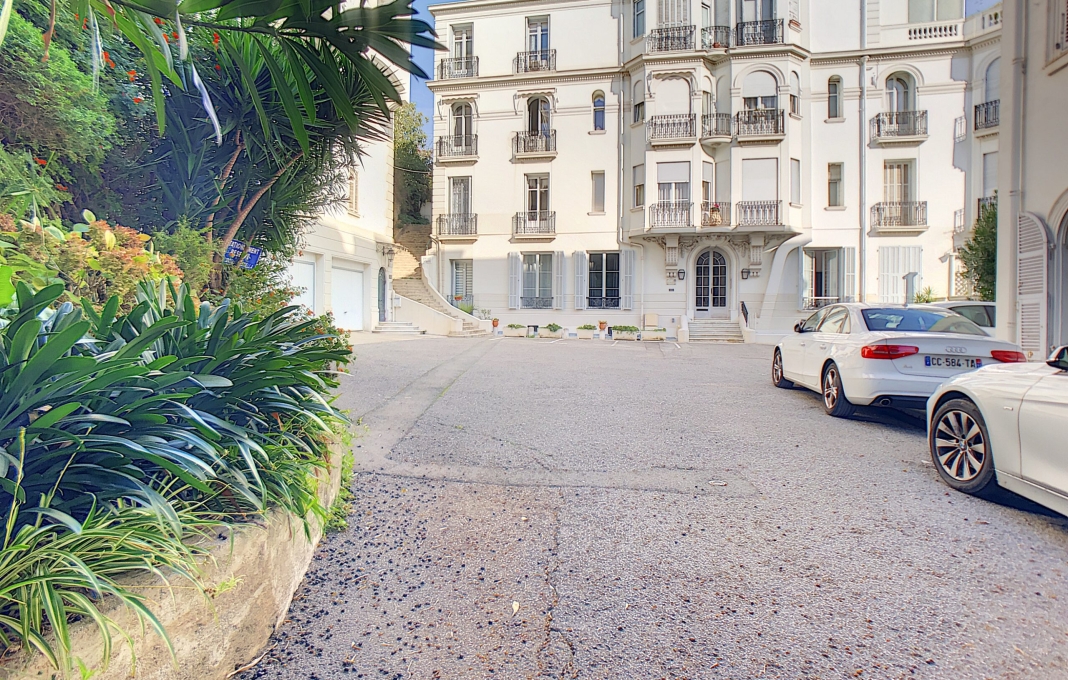 Le Donjon - L'Annexe du Château des Baumettes à Nice