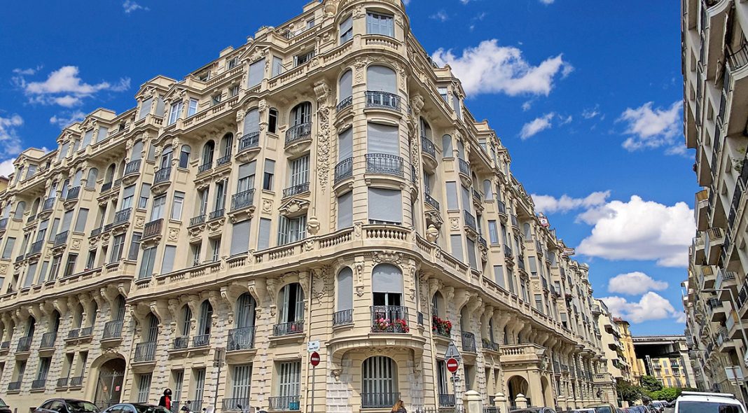 L'avenue Shakespeare à Nice, entre le quartier des Fleurs et la voie ferrée