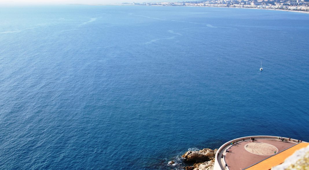 I Love Nice.
Vue sur la Baie des Anges depuis la colline du Château de Nice